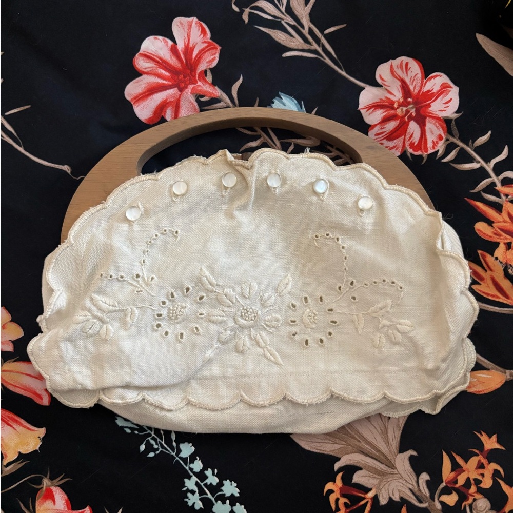 White Vintage 70s Embroidered Eyelet Hand Bag